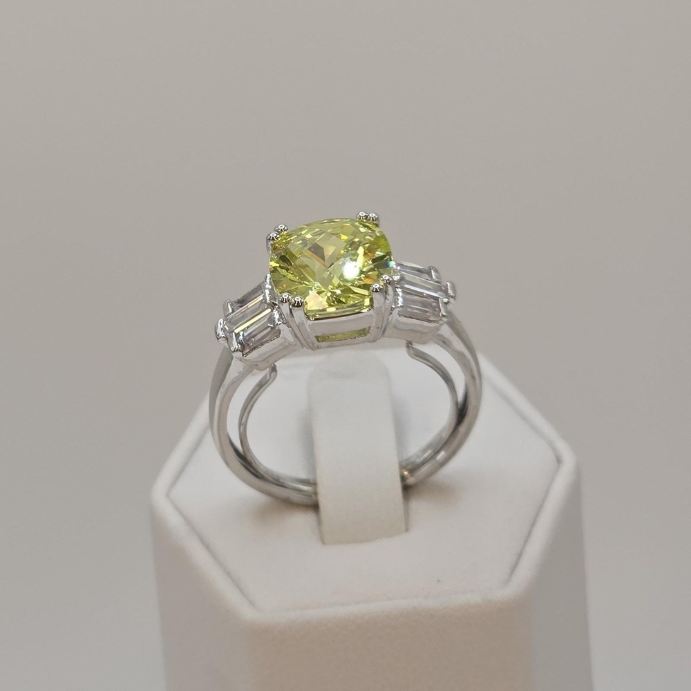 New! 1980s AVON Citrine Ring CZ Baguette Accents Adjust. Size 9‎ Retired In Box
